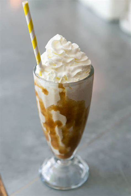 Sundae fleur de lait type Milkshake crémeux au caramel et chantilly