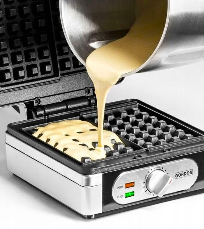 Waffle maker with batter for gaufres foraines during fêtes foraines preparation