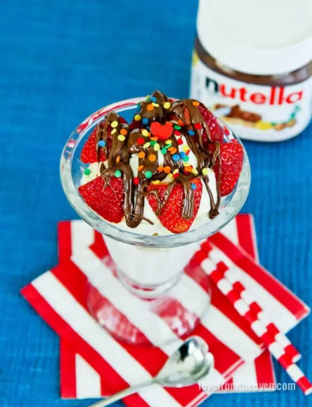 Fraises fraîches au Nutella et confettis dans un Mix Neutre Sundae Perle de Lait